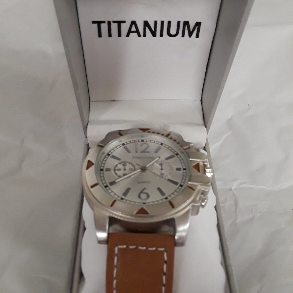Titanium Quartz Unisex Watch